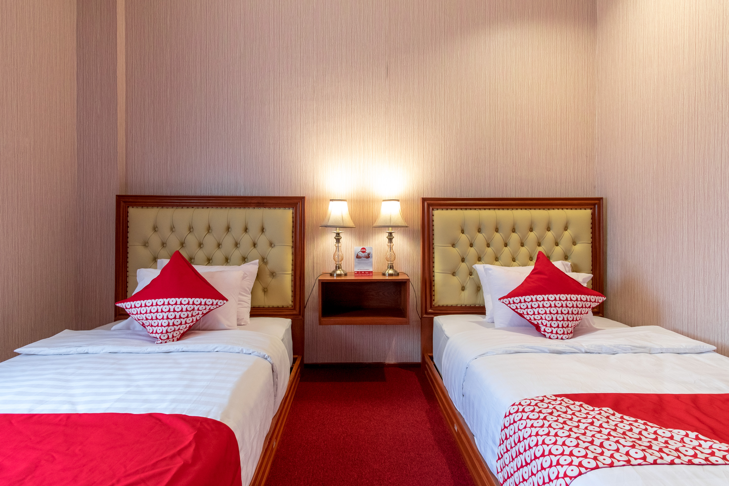 DELUXE, TWIN BEDS