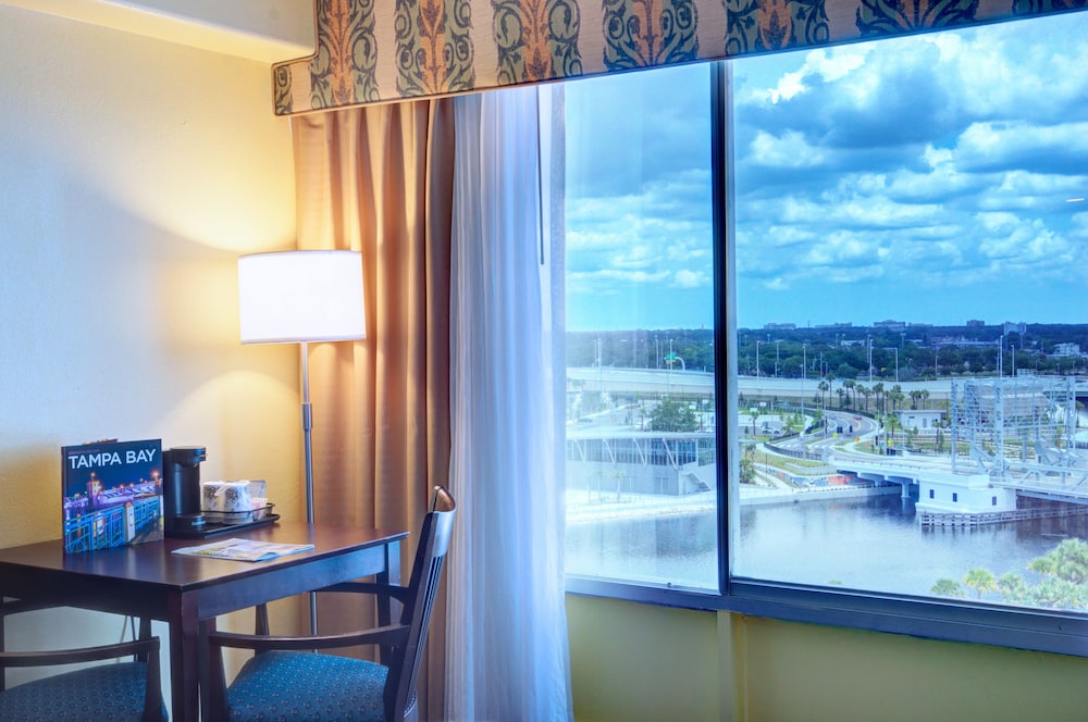 The Barrymore Hotel Tampa River Walk Formerly Howard Johnson Plaza Tampa Downtown 19/60