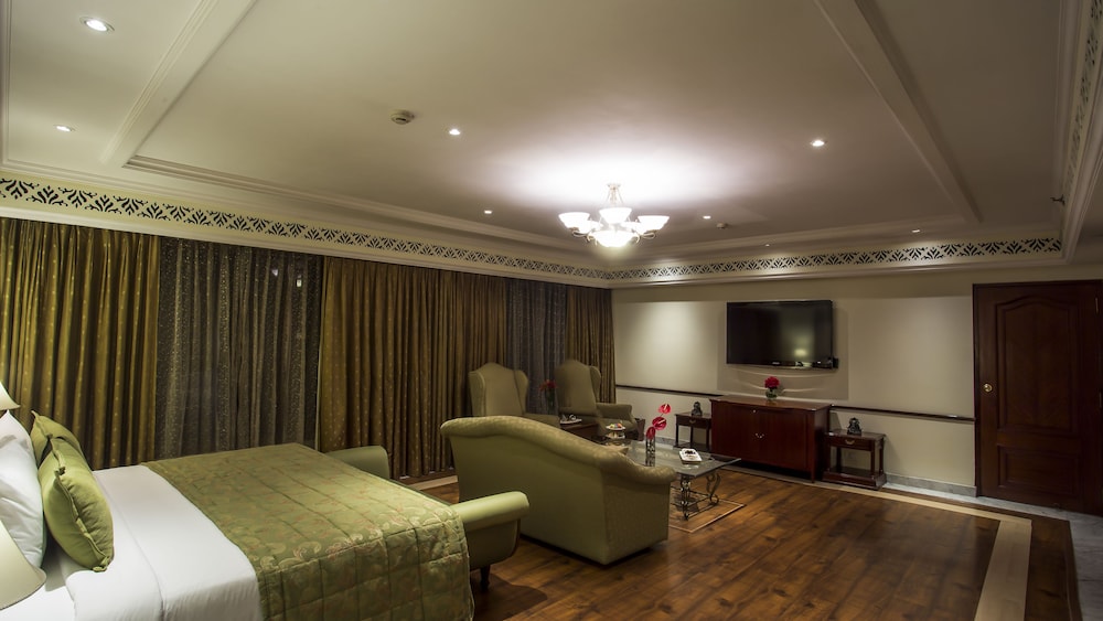 TAJ DECCAN 43/82