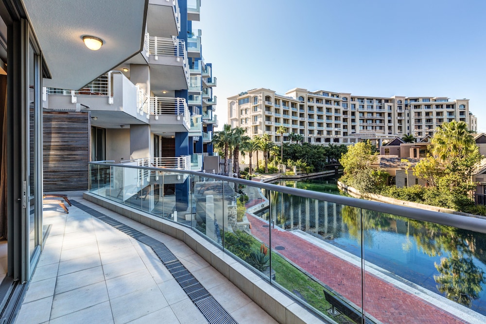 Lawhill Luxury Apartments in CAPE TOWN - WESTERN CAPE
