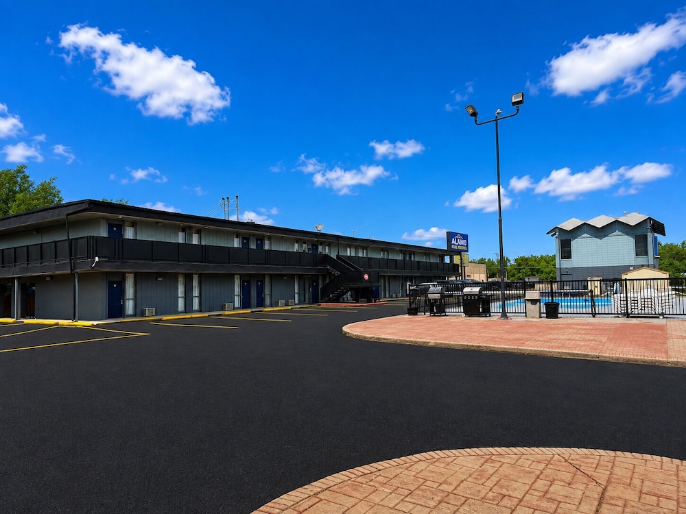 Alamo Inn Suites 53/61
