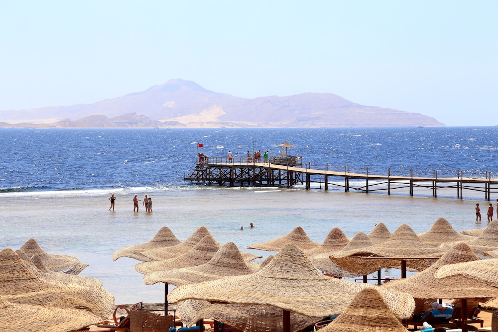 Rehana Royal Beach Resort and Spa 67/68