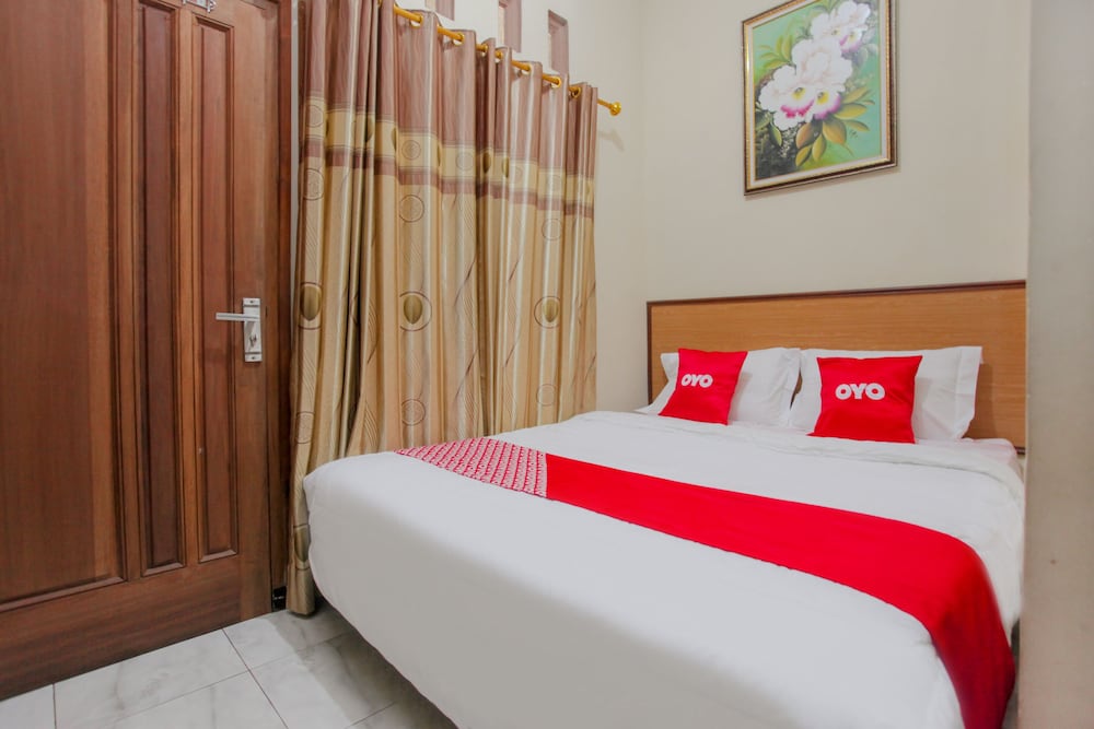 OYO 1692 Villa Akbar 3 18/48
