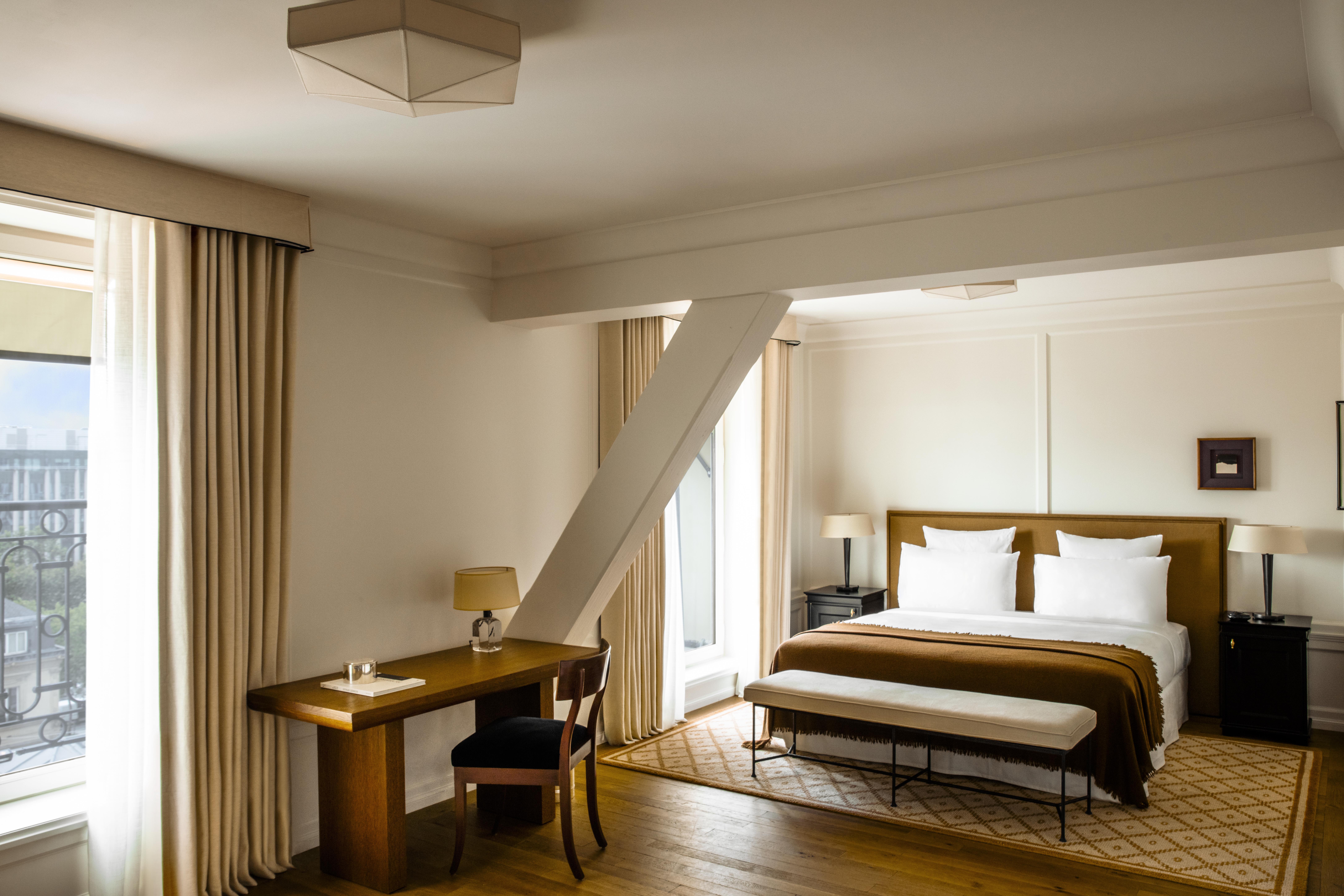 Suite, Eiffel View