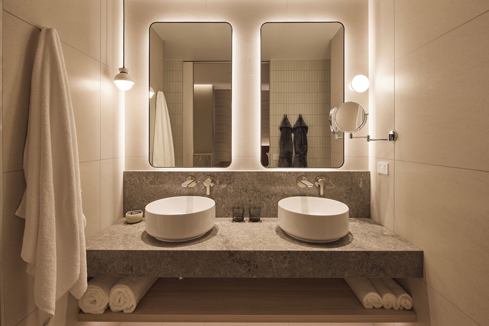 Rydges Melbourne 50/50