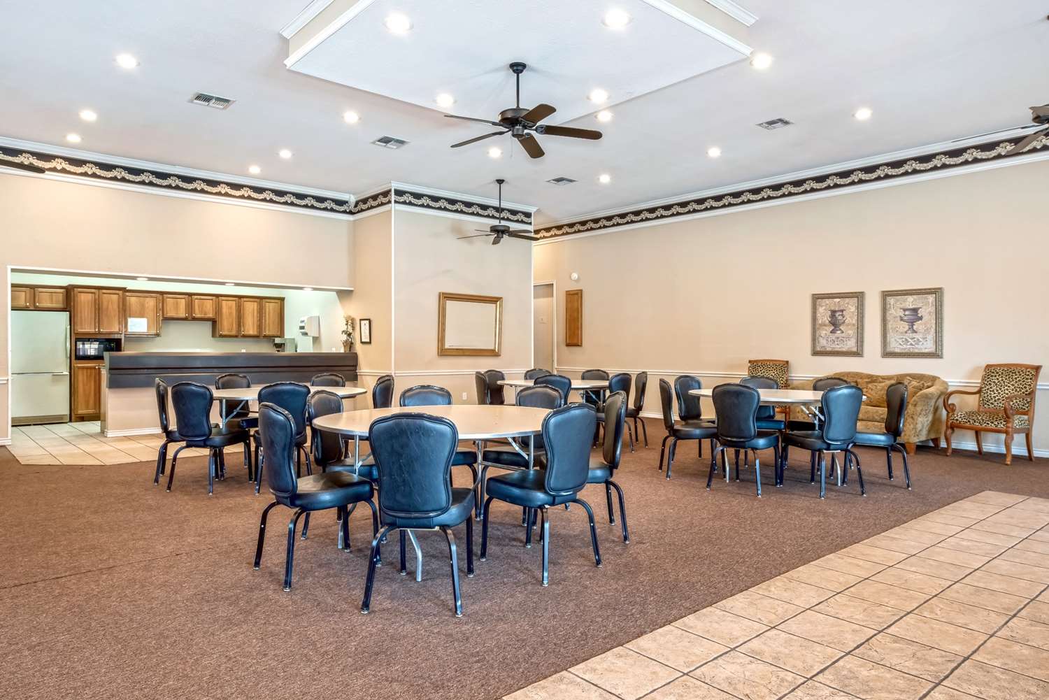 Americas Best Value Inn Paris 15/20