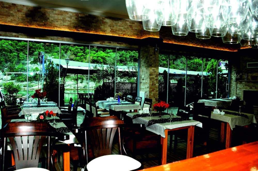 Hill River Hotel 29/44