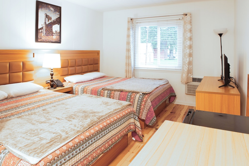 Pemberton Hotel (Motel) 18/49