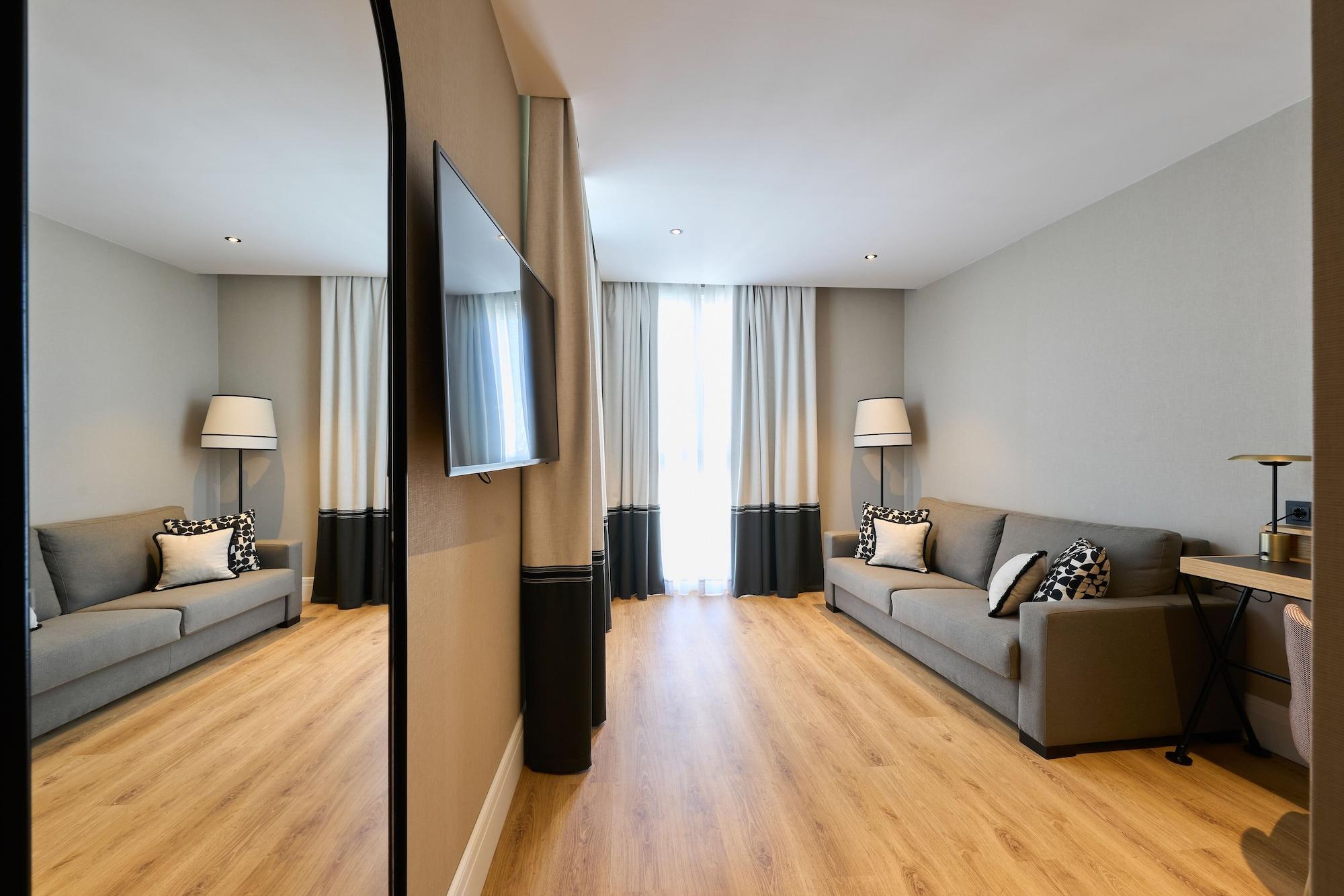 جناح ديلوكس بمسبح خاص، Hotel Catalonia Ramblas 2/3