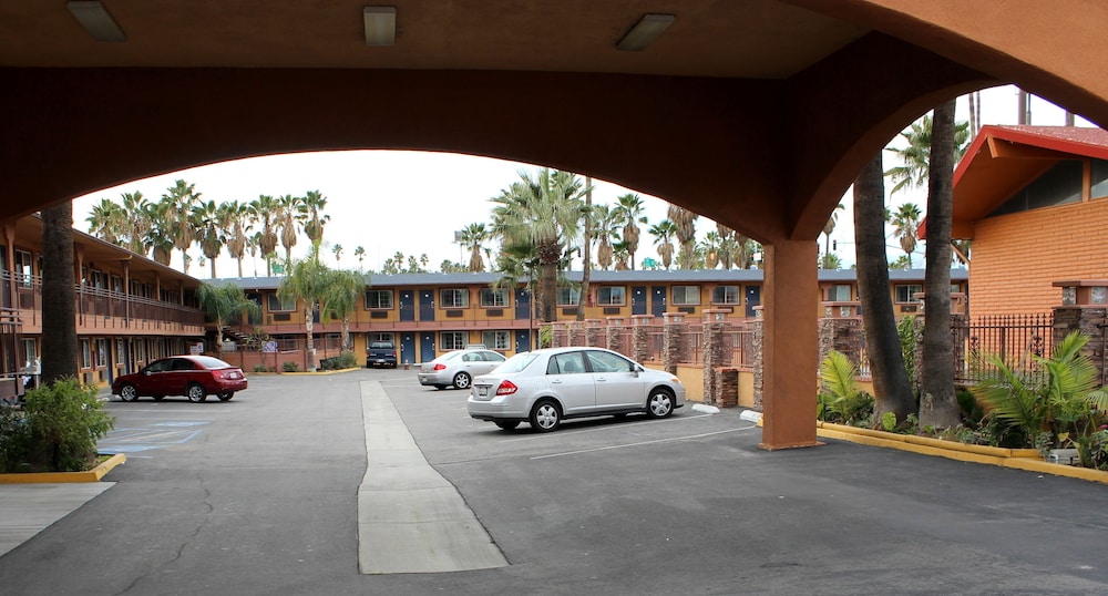 Orange Show Inn San Bernardino 17/19