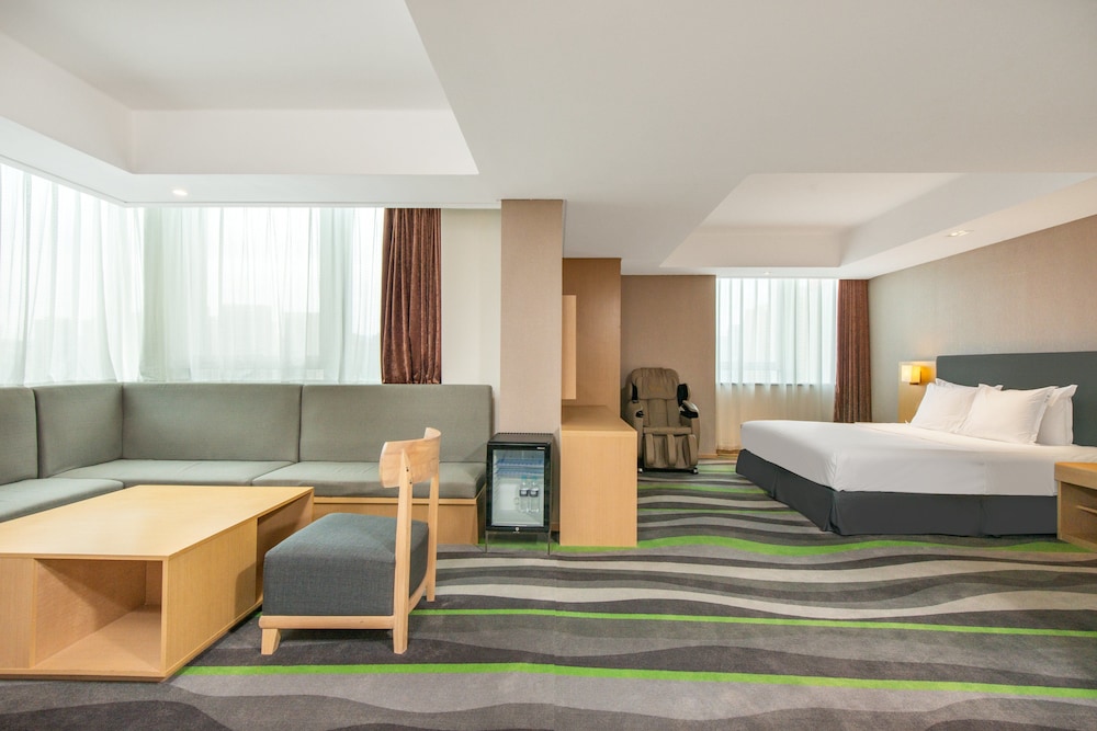 HOLIDAY INN EXPRESS JINAN HIGH-TECH ZONE 22/56