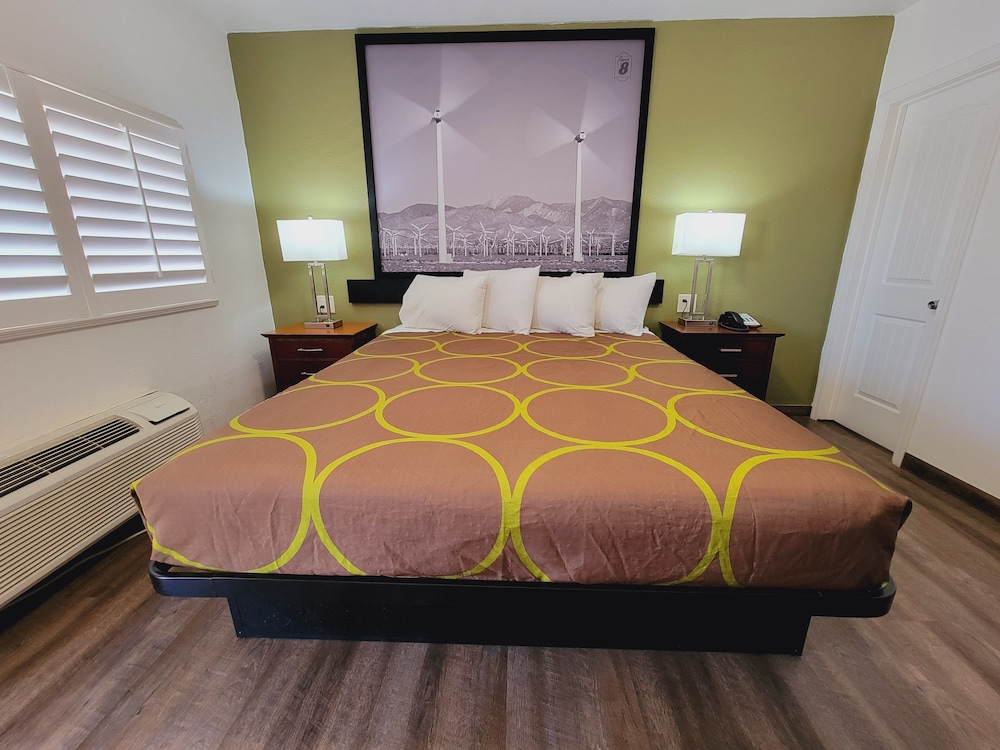 Super 8 by Wyndham El Centro North 14/29