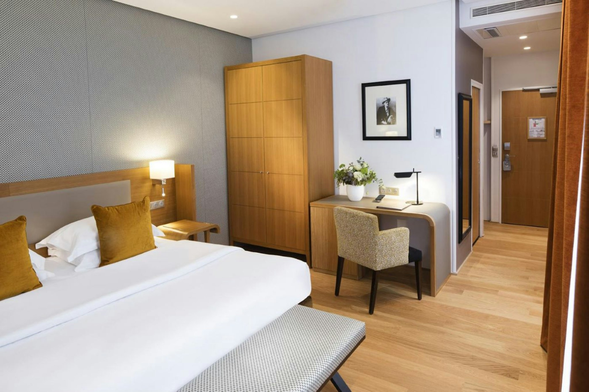 Hotel Le Six 9/63