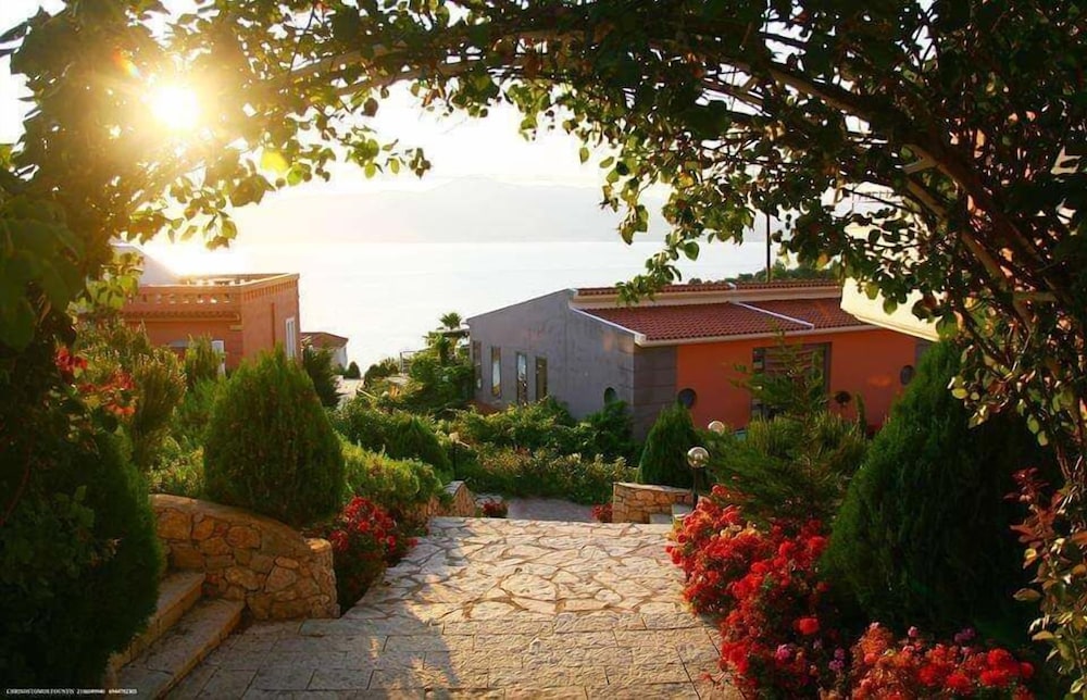 Thalassa Hotel 46/57