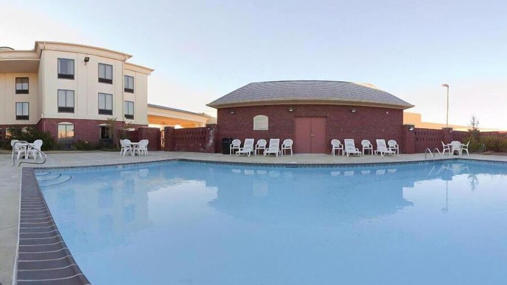 Holiday Inn Express Hotel And Suites Pine Bluff Pines Mall 5/54