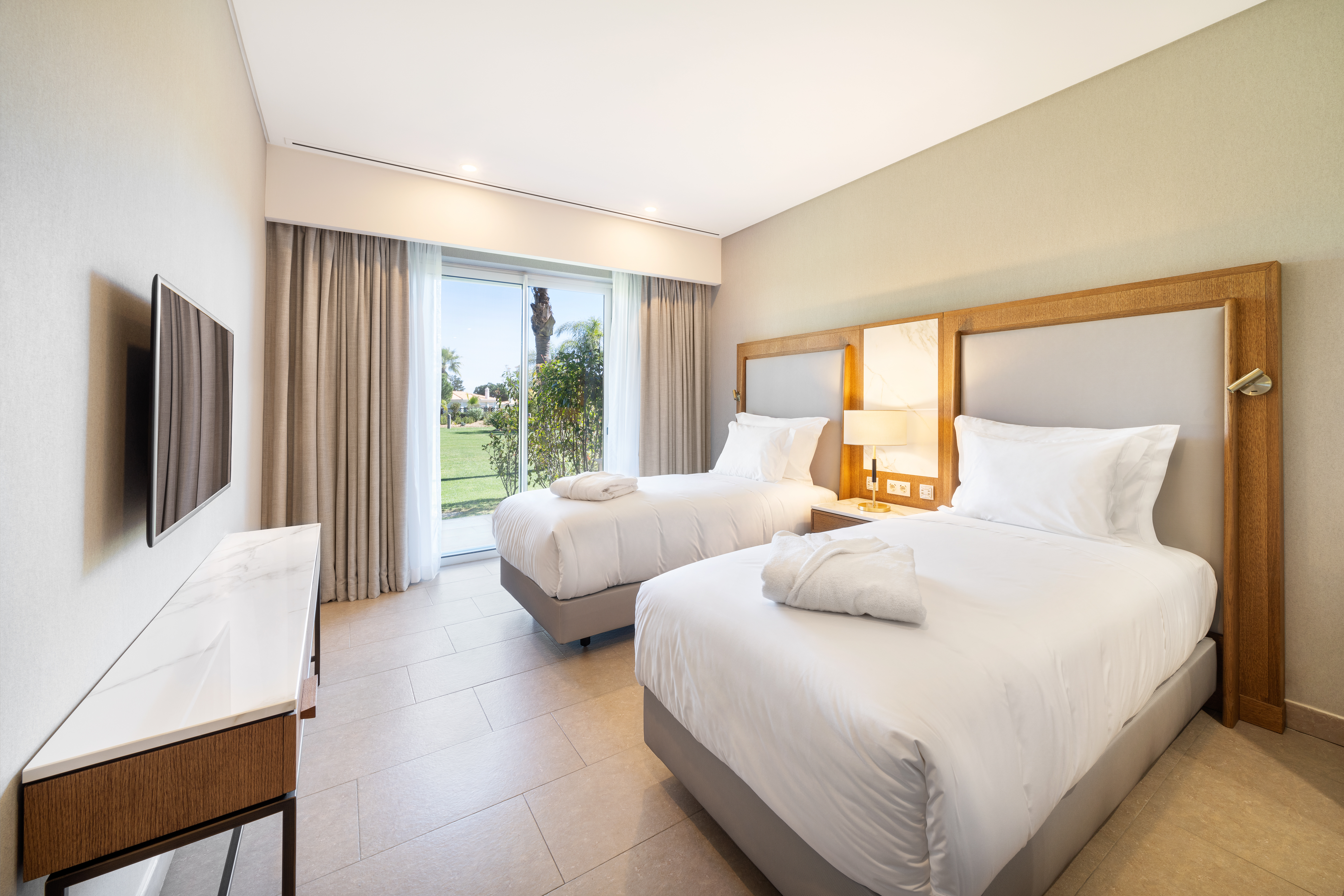 2 Bedrooms, Suite