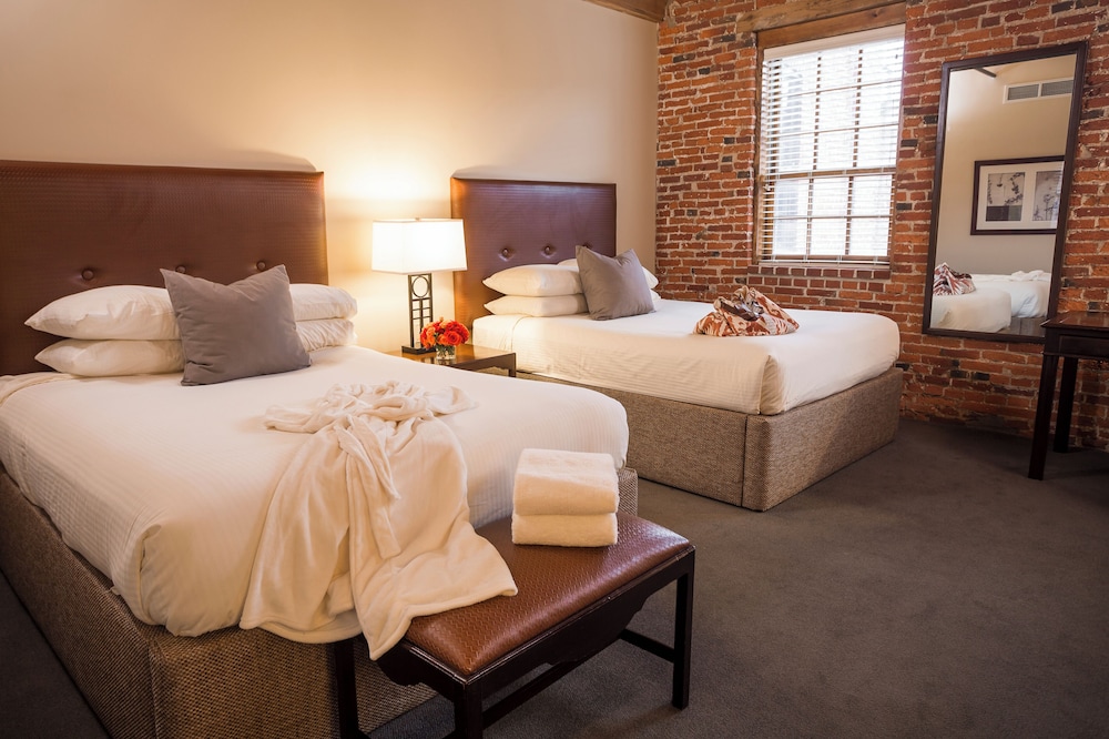 CLASSIC, 2 DOUBLE BEDS