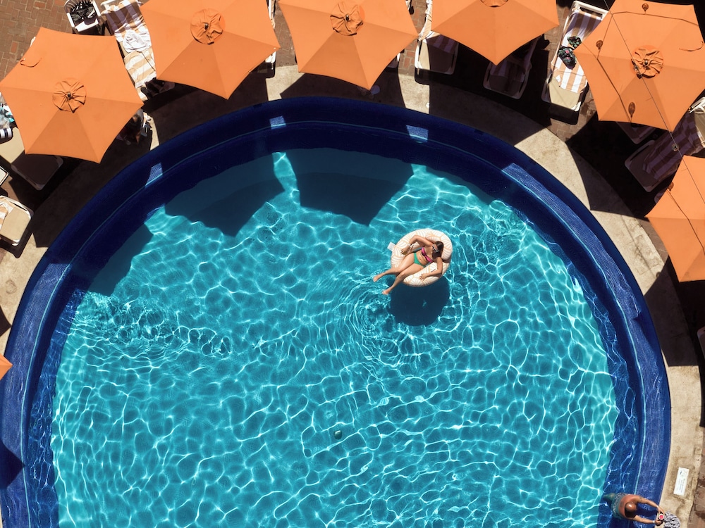 swimming pool spa