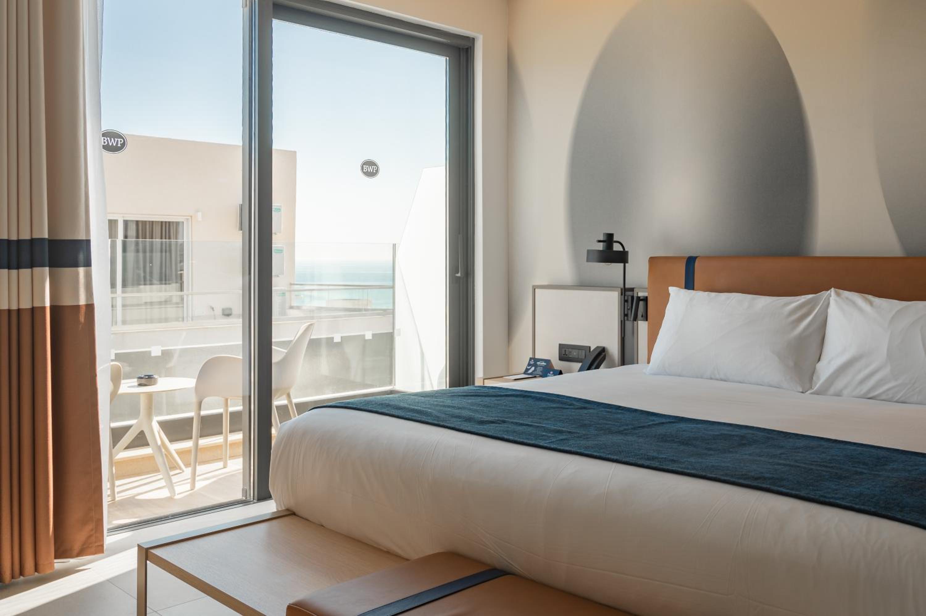 Deluxe Room Lateral Sea View Balcony