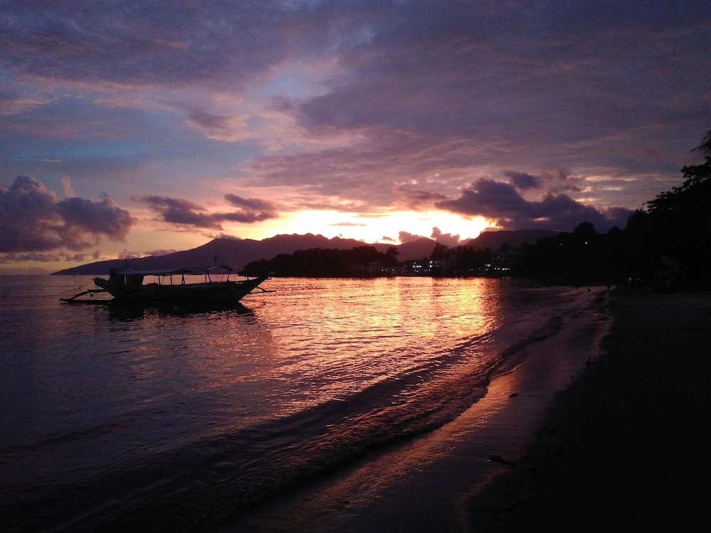 Mango's Beachfront Resort 63/69