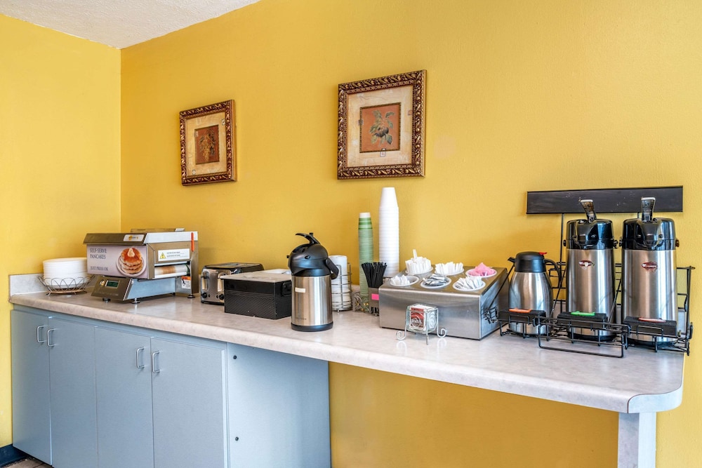 Econo Lodge near Missouri University of Science and Technology 17/20