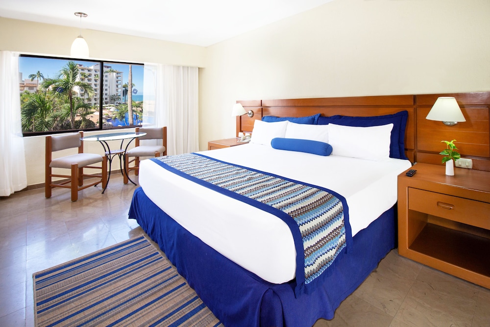2 BEDROOMS, FAMILY SUITE, POOL VIEW