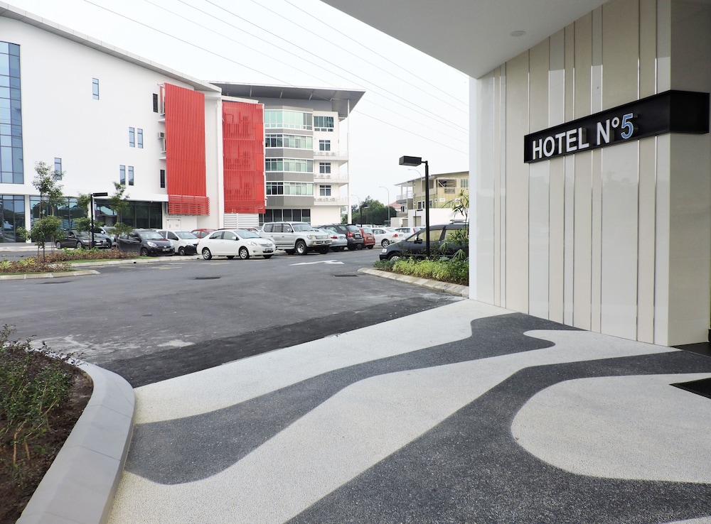 Hotel No5 50/52