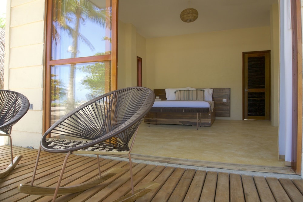 Tay Beach Hotel 45/75