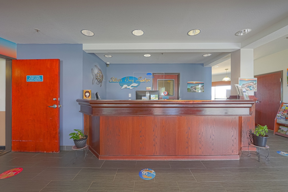 Siletz Bay Beachfront Hotel by OYO Lincoln City 8/71