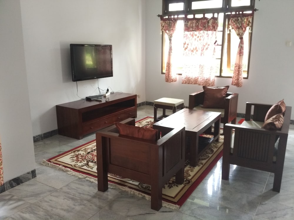 Bumi Ciherang Hotel 13/18