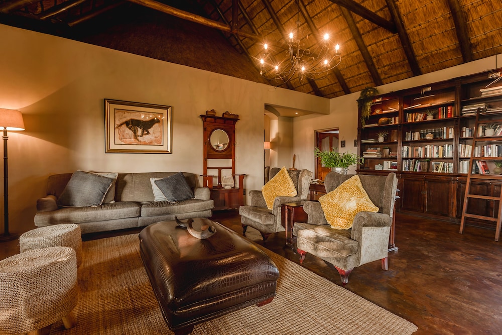 Hlosi Game Lodge 46/73