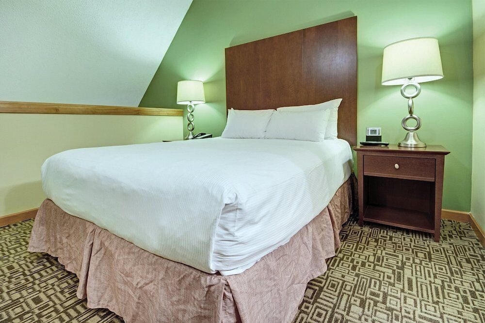 2 BEDROOMS, MOUNTAIN, LOFT, LODGE, SUITE