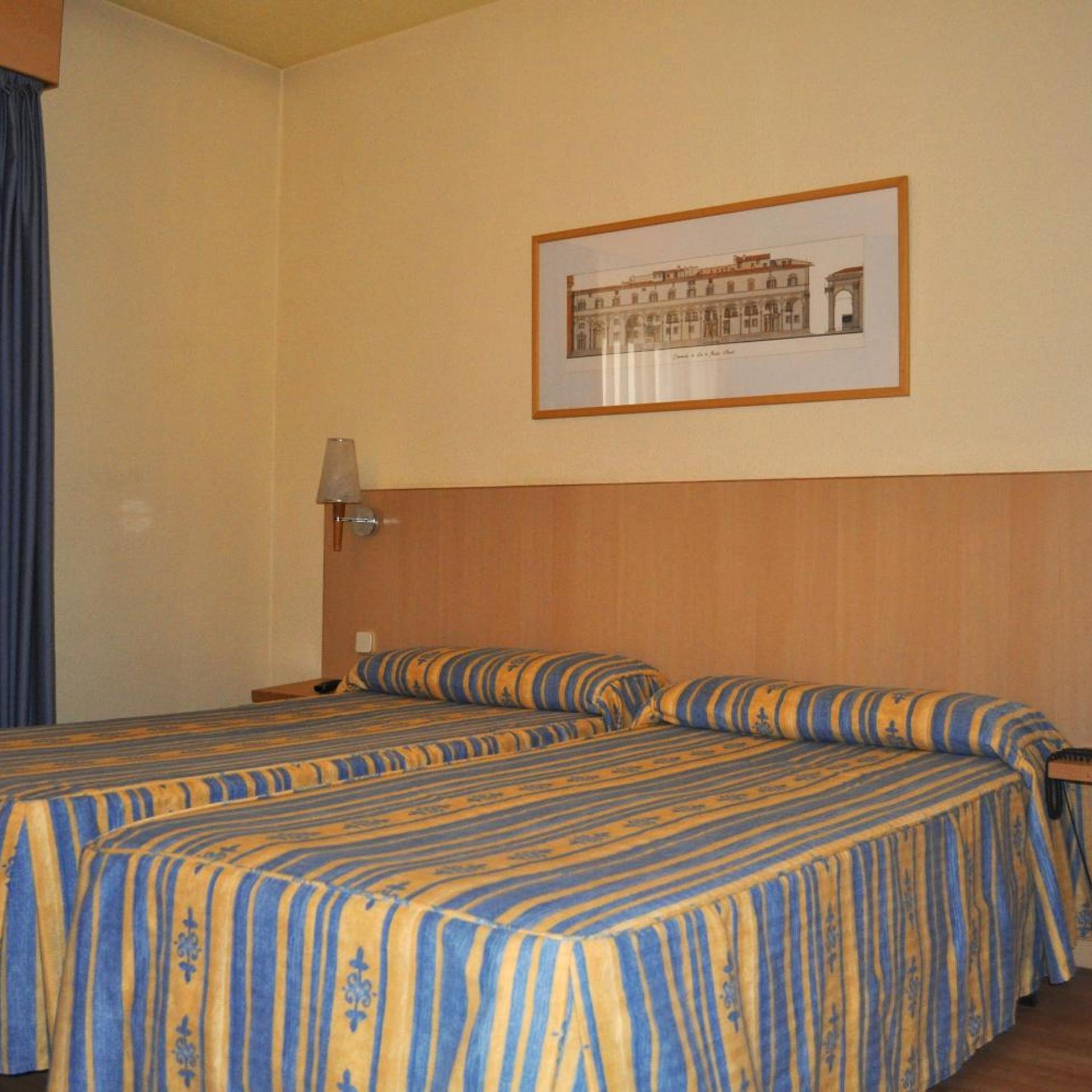 غرفة بسرير مزدوج أو سريرين منفصلين، Hotel Espana 4/7