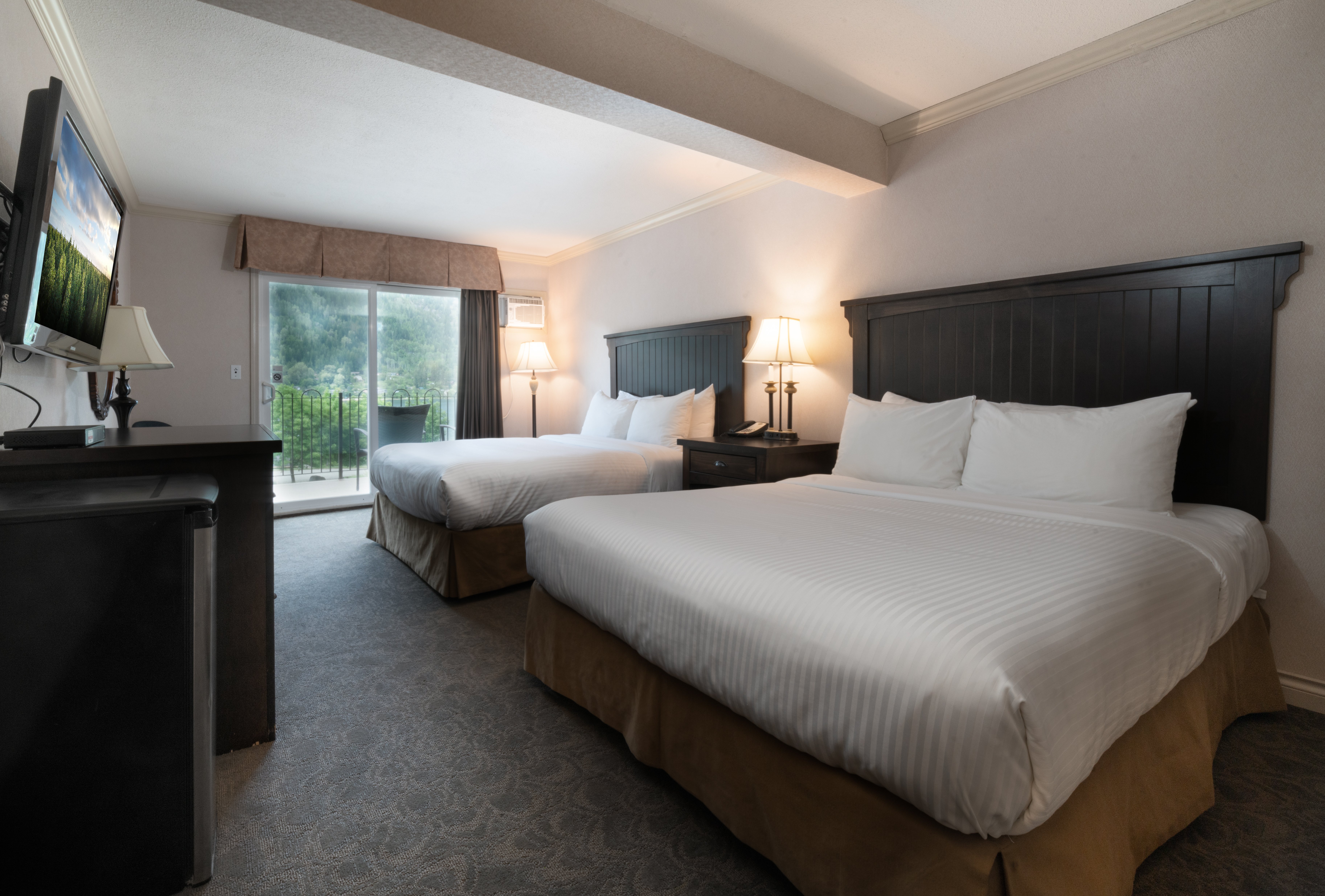 Room, 2 Queen Beds, Balcony or Patio
