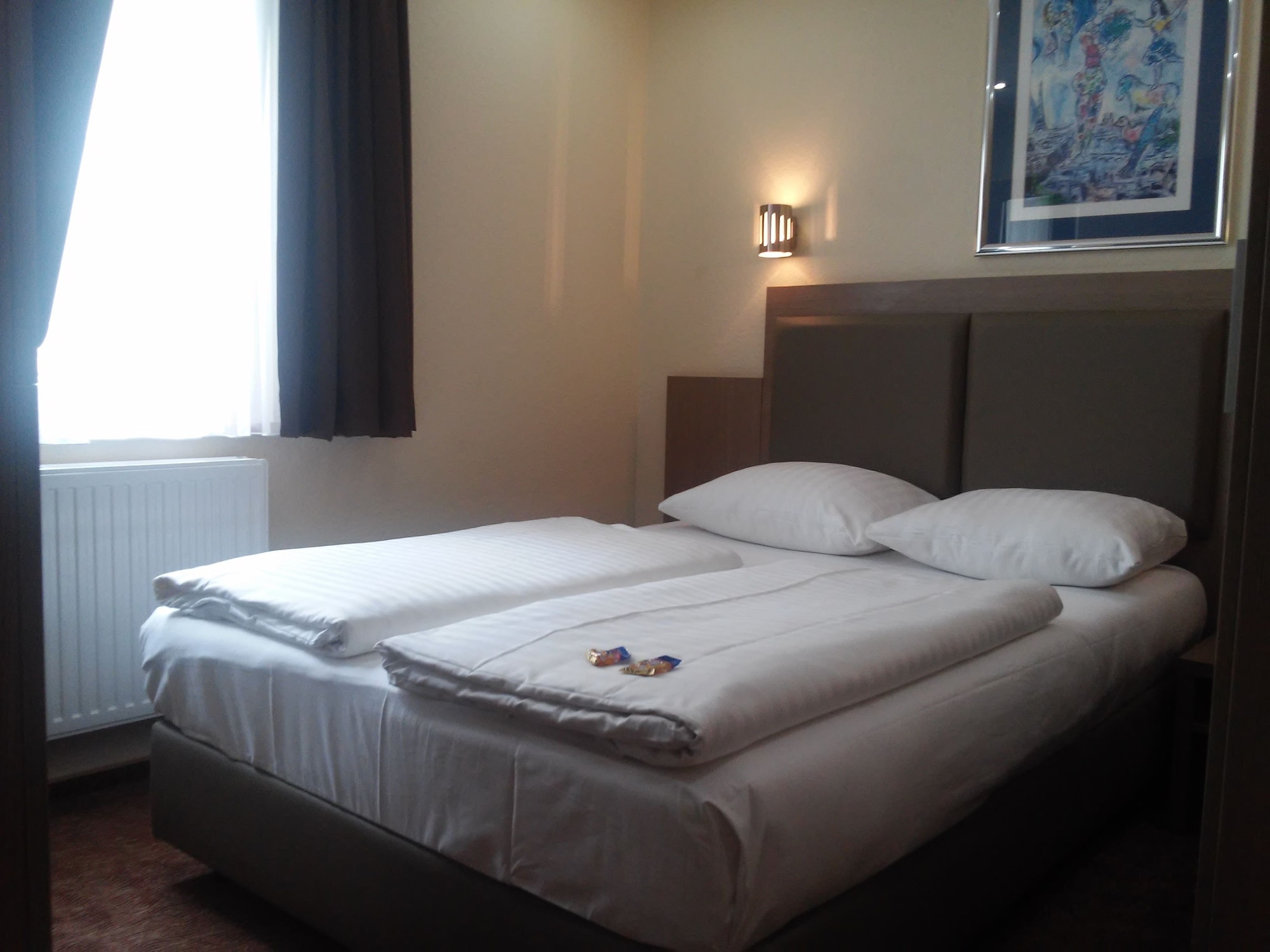 ROOM, SINGLE, QUEEN BED