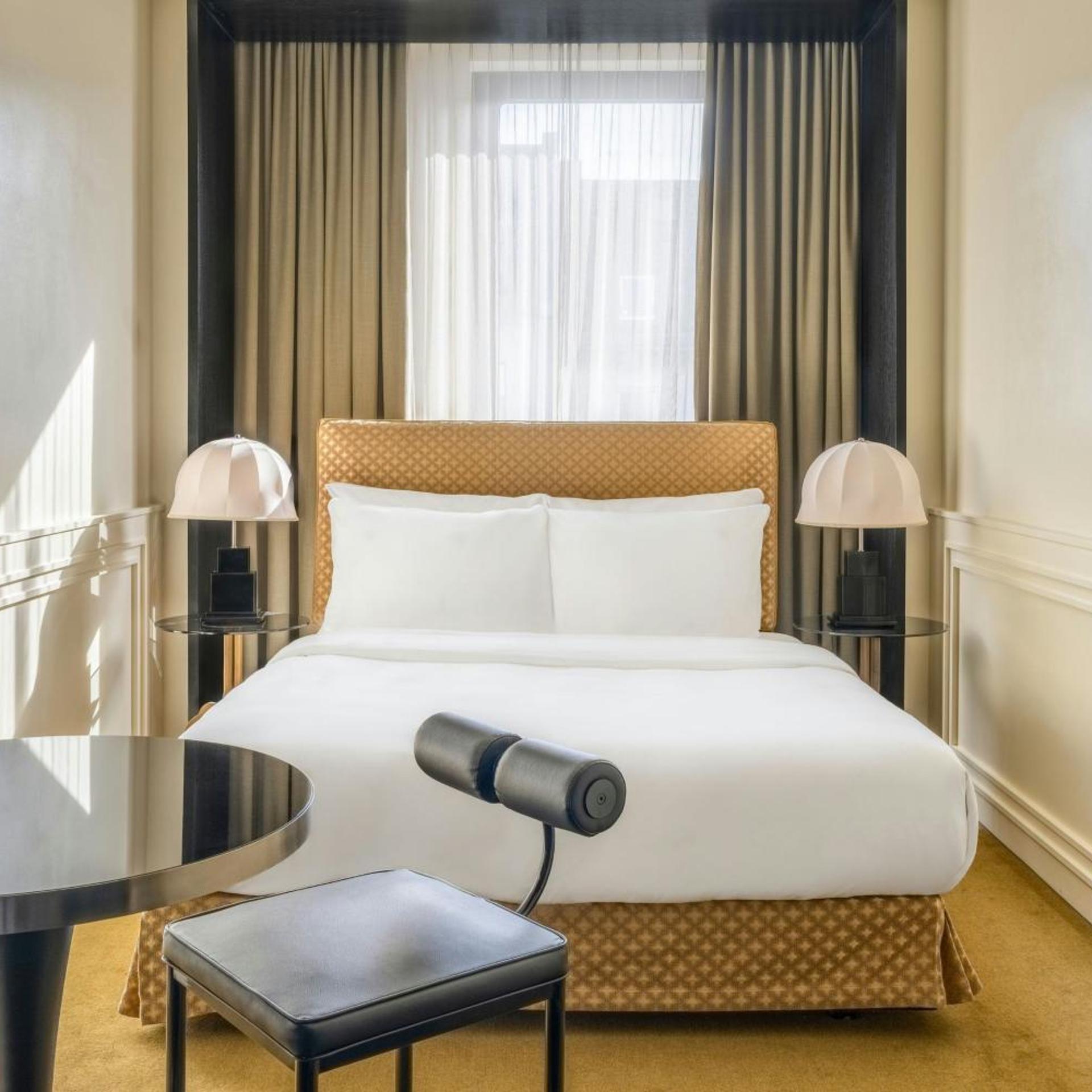 غرفة سوبيريور بسرير كوين، Roomers Munich, Autograph Collection 4/6