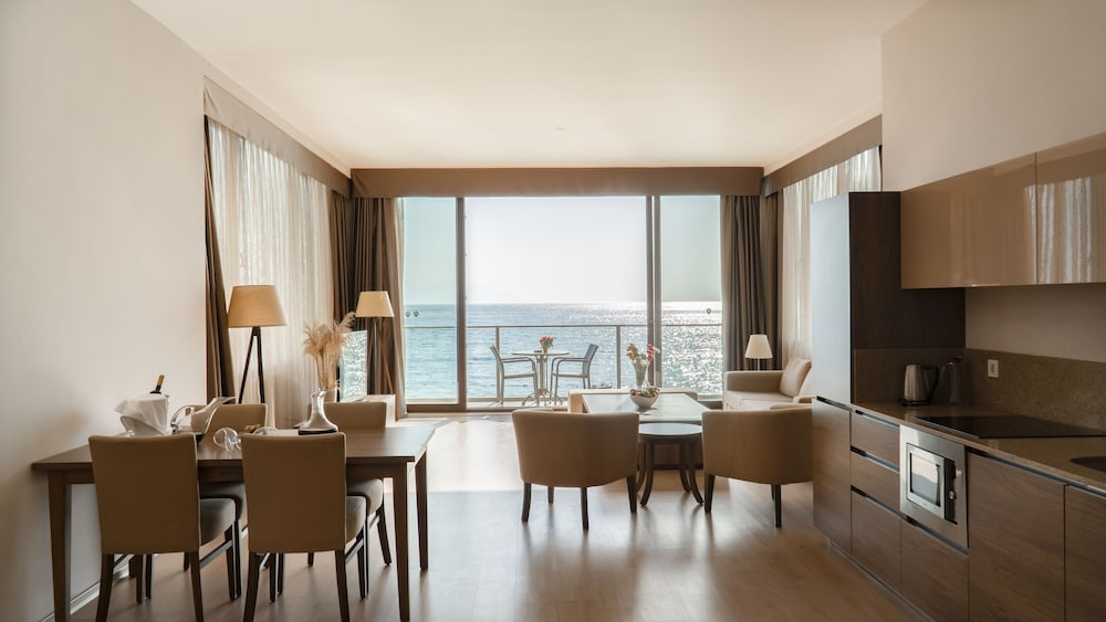 Ladies Beach Residence Hotel 41/68