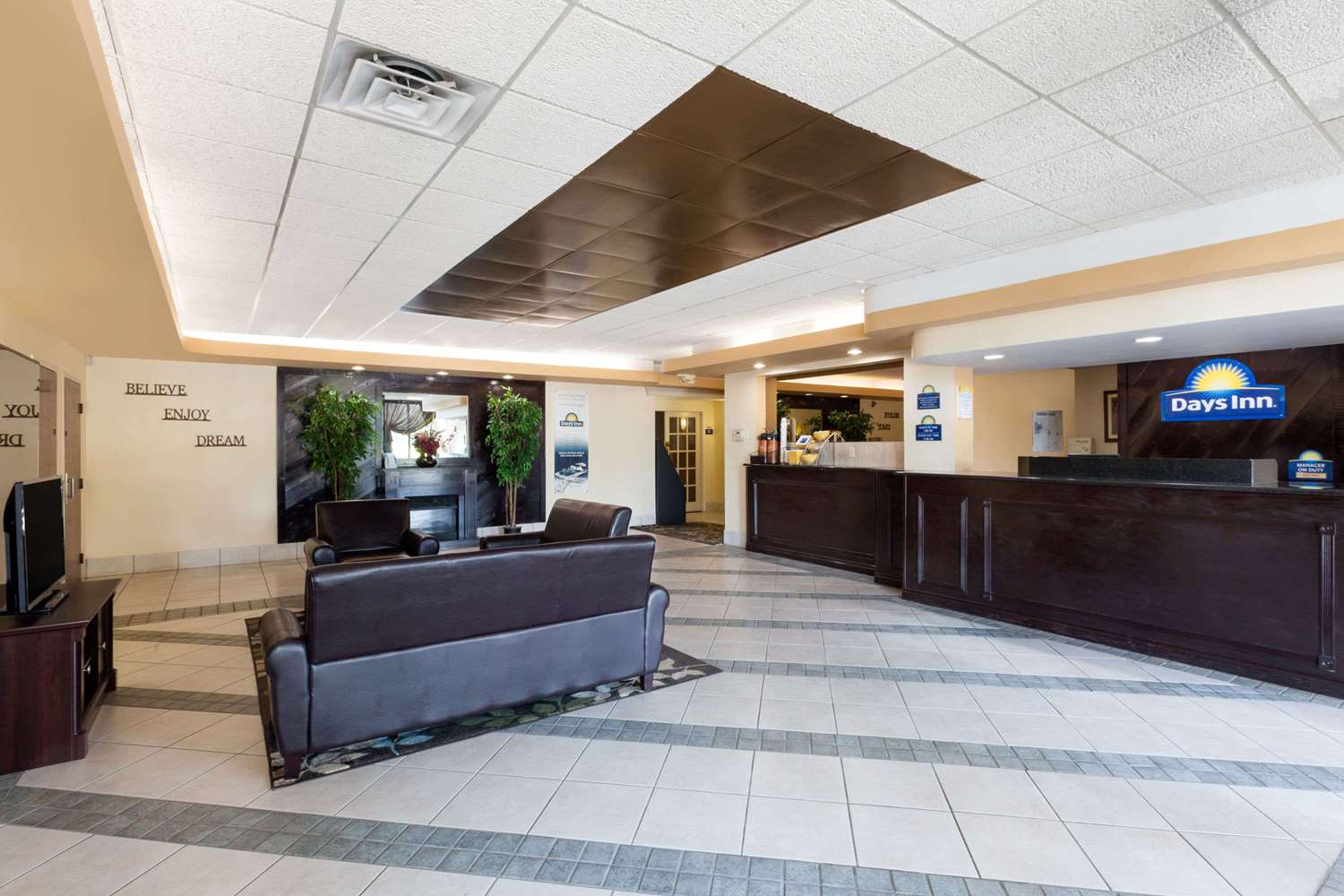 Days Inn by Wyndham Albion 1/11