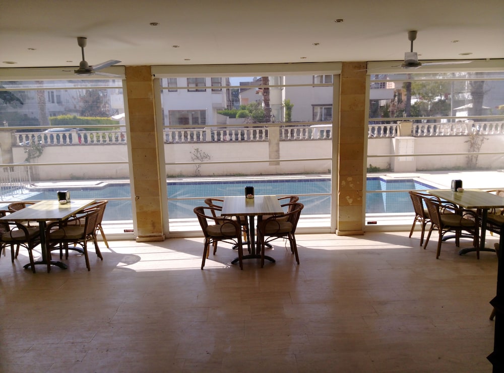 Dinara Hotel 57/66