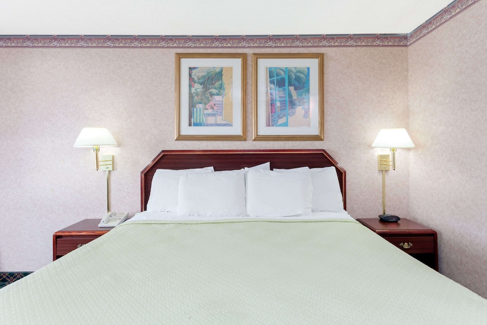Days Inn by Wyndham Holladay 27/50