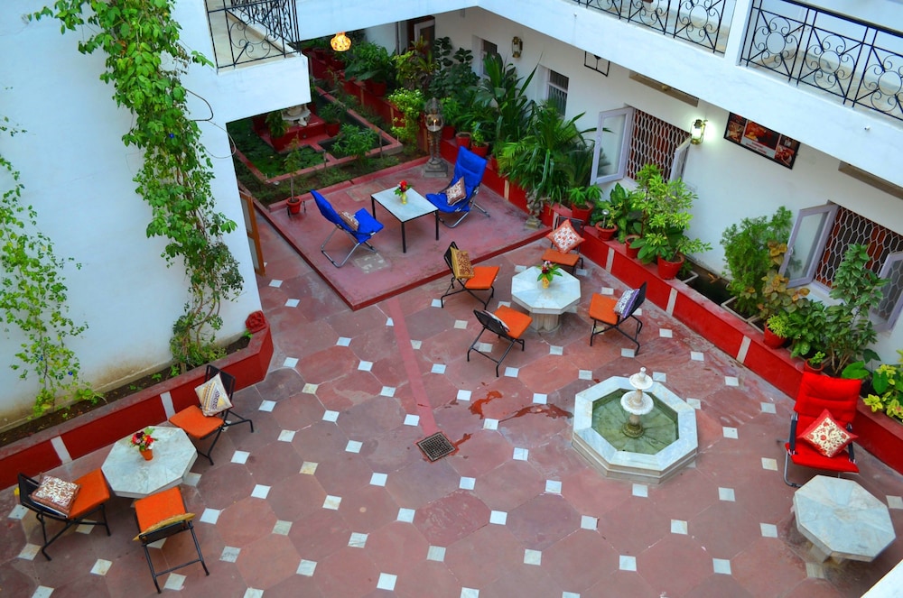 Hotel Harmony 12/50