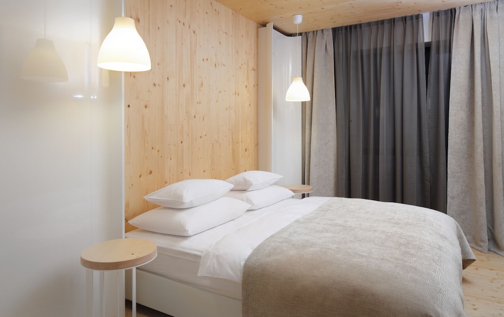 Hotel Nox 9/69