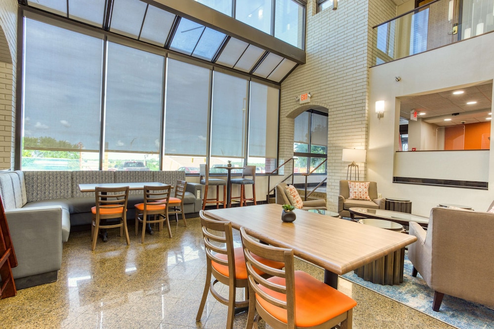 Drury Inn and Suites St Louis Collinsville 32/39