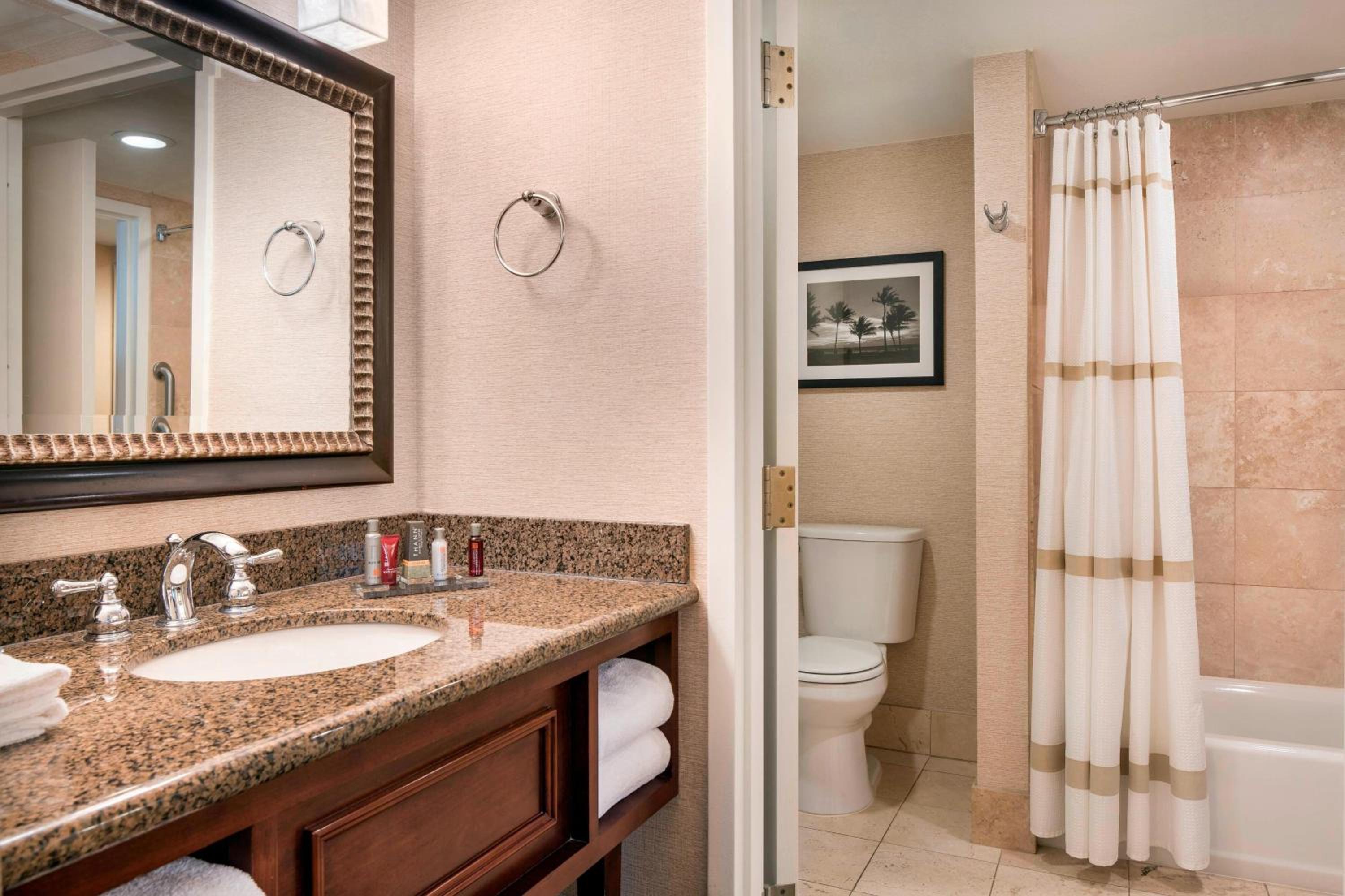 غرفة بسرير كينج مع أريكة لذوي الإعاقة، Las Vegas Marriott 4/10