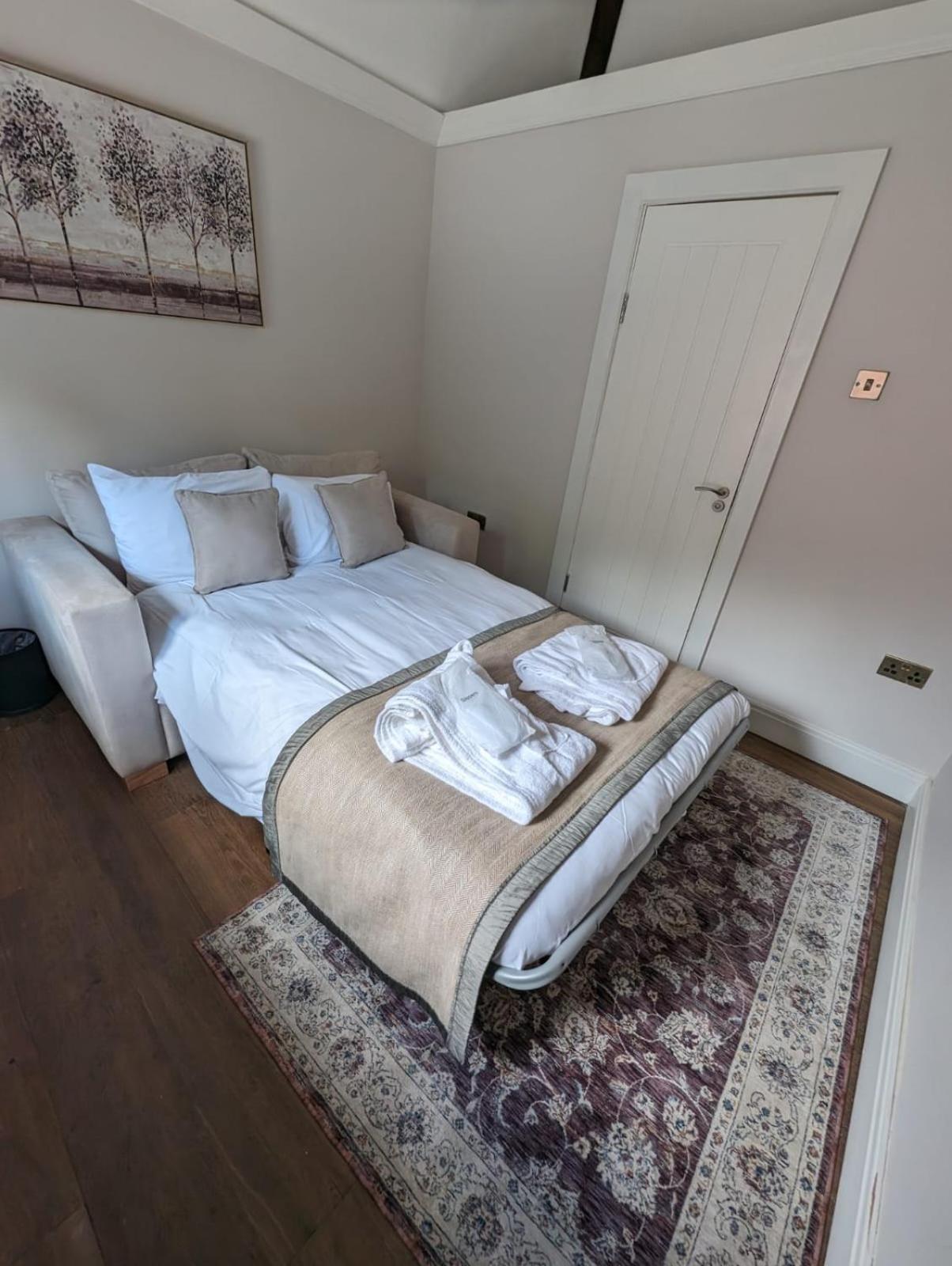 3 Bedrooms, Home