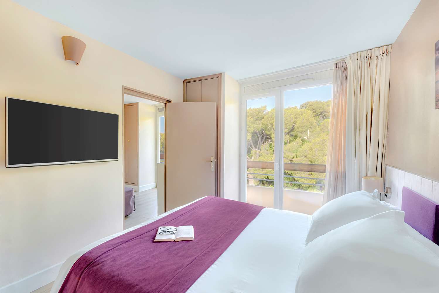 جناح جونيور بسرير كوين بشرفة مع أريكة، Best Western Plus La Rade 2/5