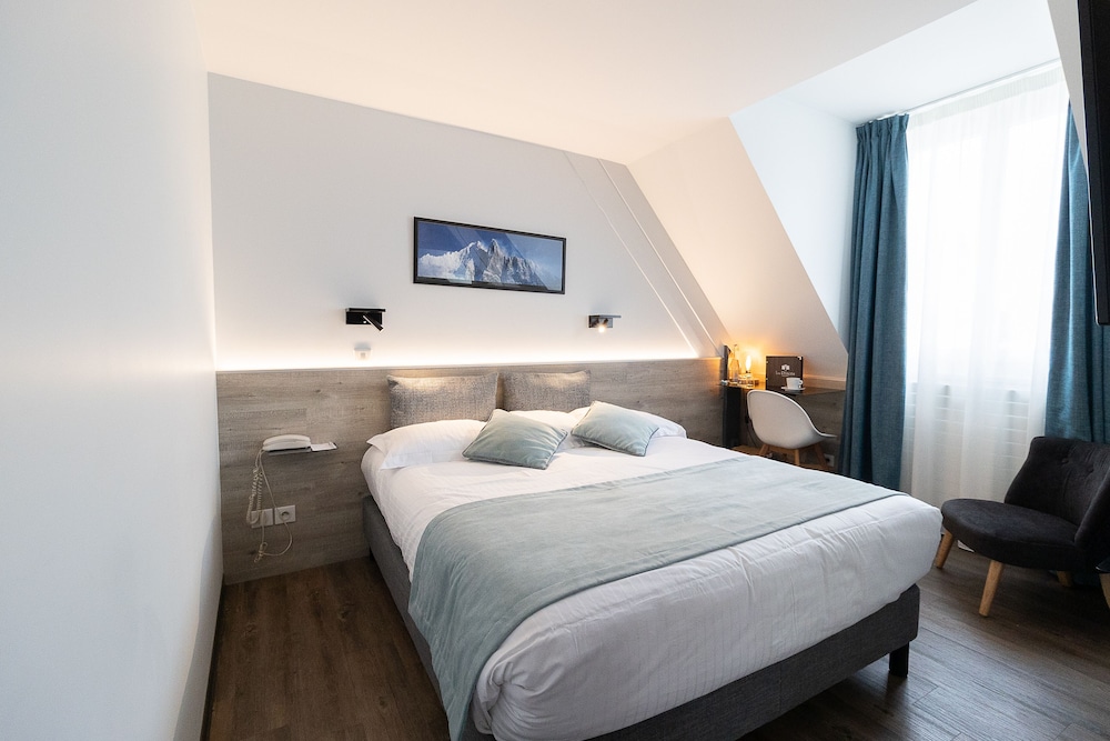 Hotel the Originals Des Princes Chambery 24/77