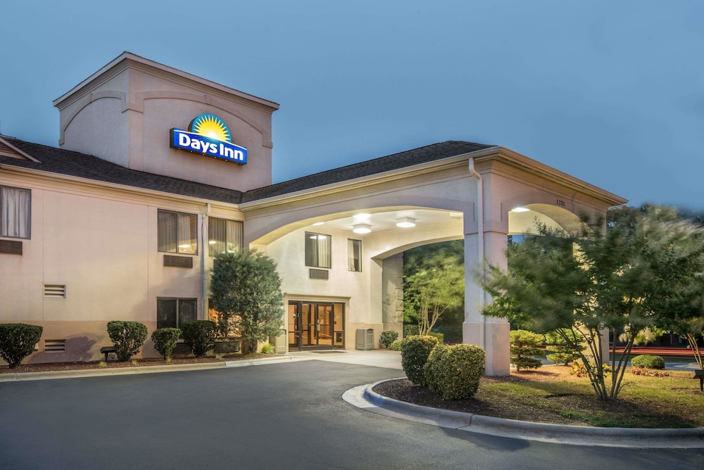 Days Inn By Wyndham Burlington East 4/31