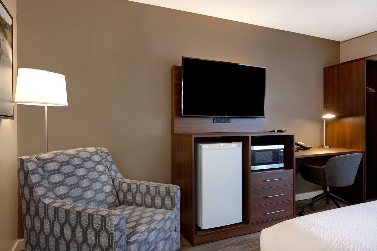 Days Inn By Wyndham Victoria Uptown 50/62