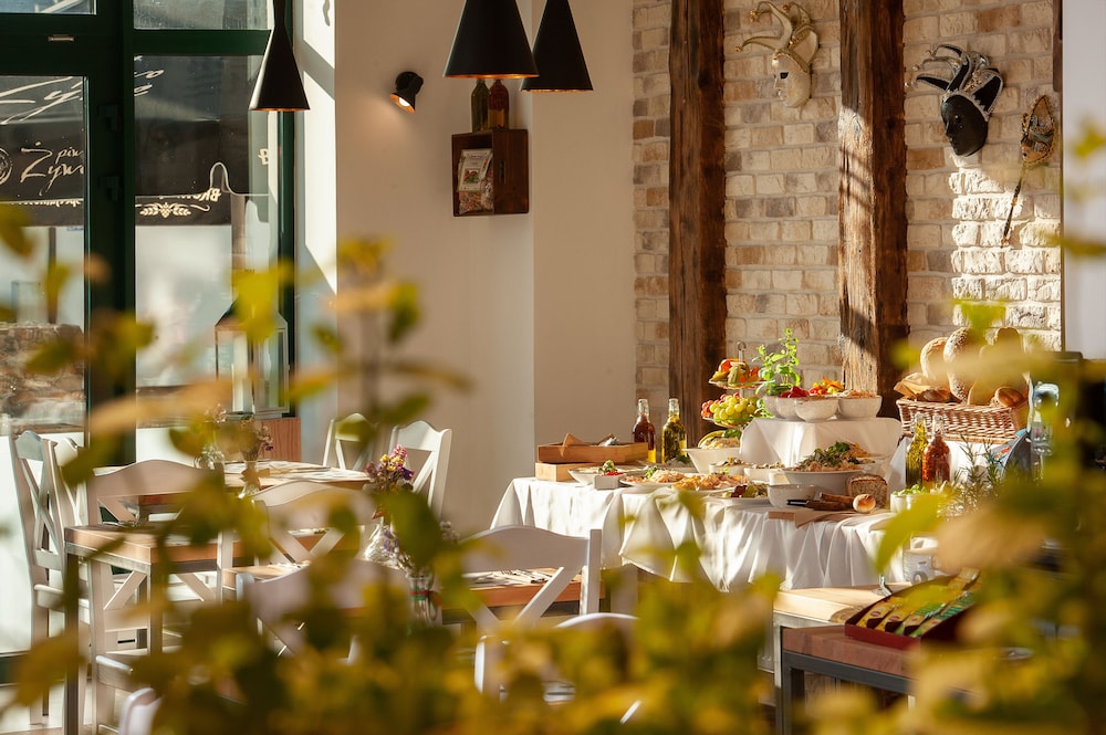 Plaza Boutique Hotel 39/68